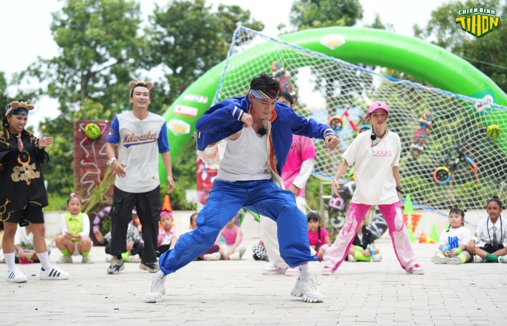 'Chiến binh tí hon': S.T Sơn Thạch – Gin Tuấn Kiệt battle 'cực căng' khi nhảy hiphop