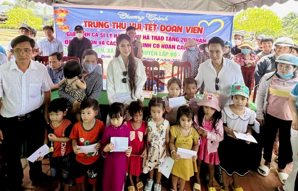 Gia đình Lý Hải - Minh Hà dành trọn vẹn ngày sinh nhật để làm từ thiện