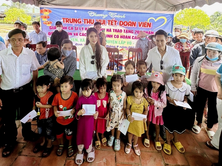 Gia đình Lý Hải - Minh Hà dành trọn vẹn ngày sinh nhật để làm từ thiện