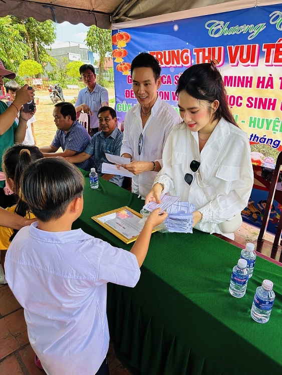 Gia đình Lý Hải - Minh Hà dành trọn vẹn ngày sinh nhật để làm từ thiện