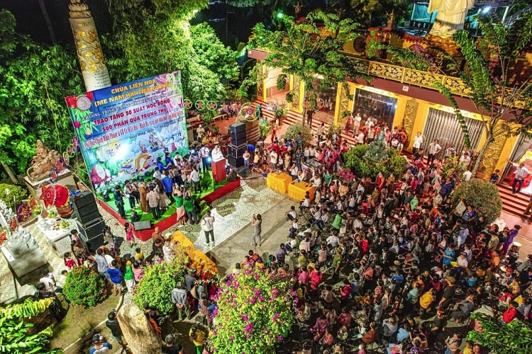 Gia đình Lý Hải - Minh Hà dành trọn vẹn ngày sinh nhật để làm từ thiện