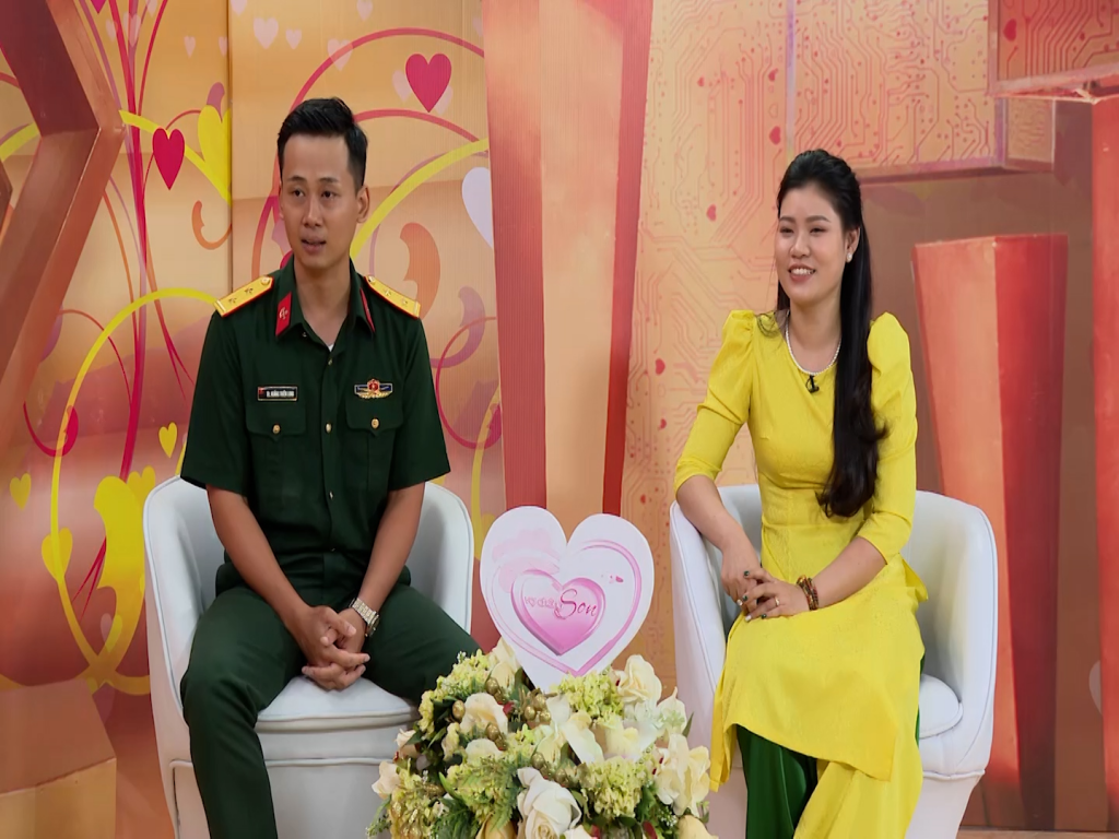 'Vợ chồng son': MC Quốc Thuận - Vân Hugo ngỡ ngàng với màn tỏ tình qua điện thoại của chàng quân nhân và vợ xinh đẹp