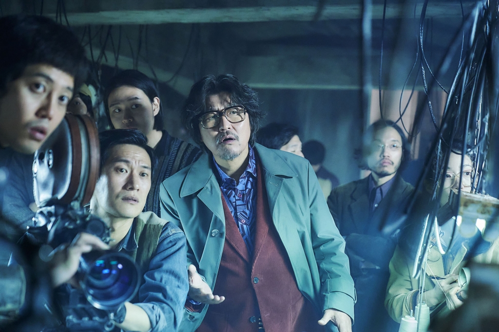 Song Joong Ki, Kang Dong Won thua thảm tại phòng vé: Danh tiếng không cứu vớt được bộ phim