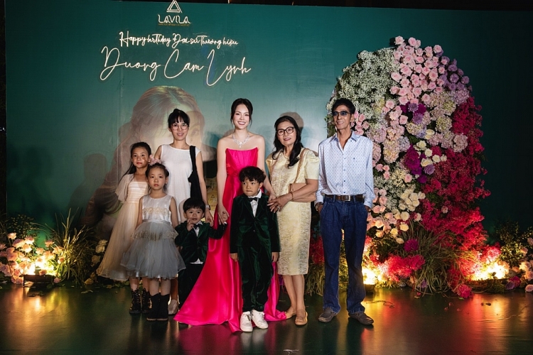 Dương Cẩm Lynh nghẹn ngào khi hai con trai chúc mừng sinh nhật