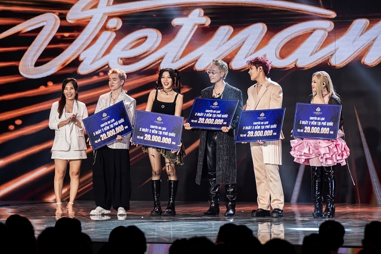 Hà An Huy quỳ trên sân khấu, bật khóc khi trở thành Quán quân 'Vietnam Idol 2023'