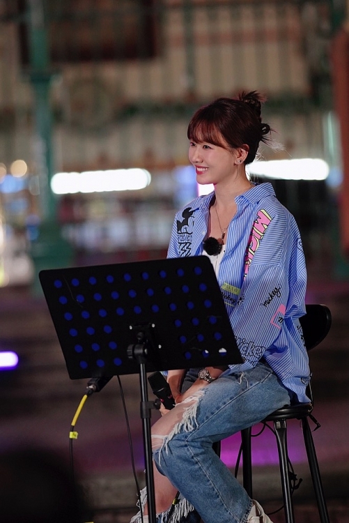 Hari Won xuất hiện trong 'Music travel: Playlist' của Hàn Quốc, được mệnh danh là 'bách khoa Việt Nam'