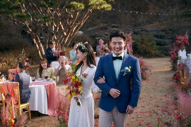 'Yêu lại vợ ngầu' khiến khán giả cười đến 'mất trí' với màn đấu võ mồm giữa Kang Ha Neul và Jung So Min