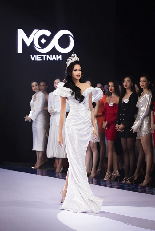 'Tôi là Hoa hậu hoàn vũ Việt Nam' tập 1: Thí sinh đánh võ, hát ngay trên sân khấu thi ứng xử