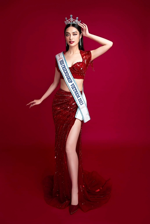 Nông Thúy Hằng giành ngôi vị Á hậu 2 của 'Hoa hậu hữu nghị quốc tế 2023'