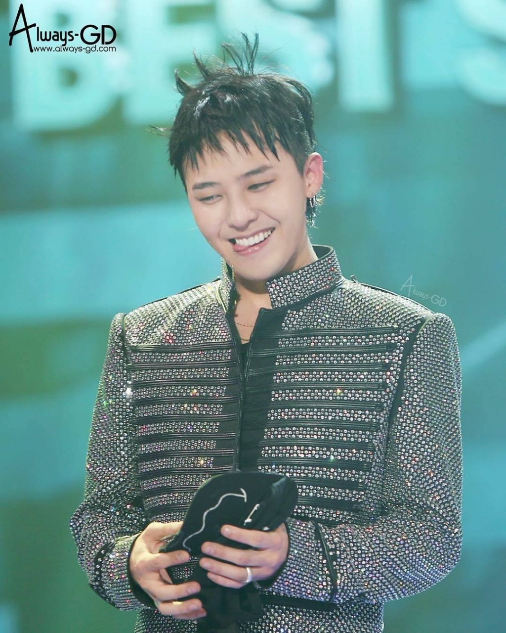 G-Dragon tự nguyện xin được điều tra chứng minh sự trong sạch, không dính dáng đến ma túy