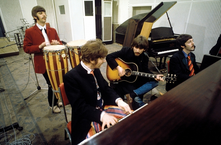 Huyền thoại The Beatles trở lại, sẽ phát hành ca khúc cuối cùng mang tên 'Now and then'