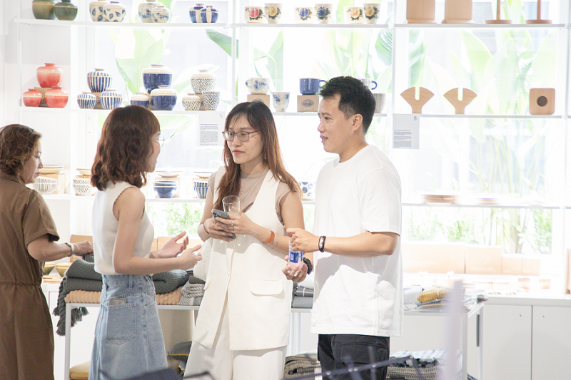Giang Ơi, Dino Vũ thích thú trải nghiệm 'Trạm tối giản' - mô hình mua sắm nội thất kết hợp trải nghiệm phong cách sống