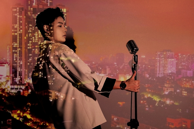 Quvng (Lục Huy) mang đến giai điệu đầy tích cực và lạc quan trong MV 'Từ hoàng hôn đến bình minh'