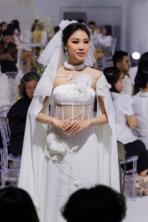 'Miss Earth Vietnam 2023' Lan Anh khoe nhan sắc, thần thái cuốn hút khi lần đầu chinh phục sàn diễn