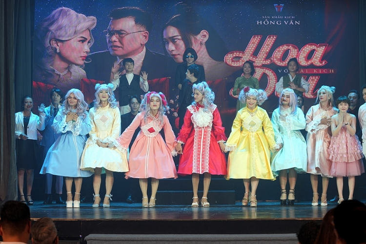 'Hoa dại': Một màu sắc mới của Sân khấu kịch Hồng Vân