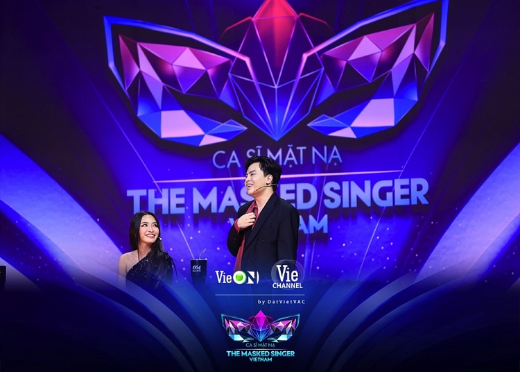 'The Masked Singer Vietnam': Ong Bây Bi mang hit của Negav chinh chiến tại Top 5, HippoHappy xuất thần với 'Anh chưa thương em đến vậy đâu'