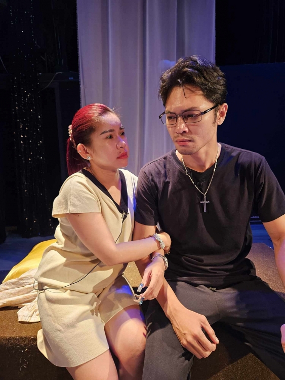 Lần đầu diễn kịch ma 'Án mạng đêm không trăng', Bình Tinh gây ngạc nhiên với vai nữ chính