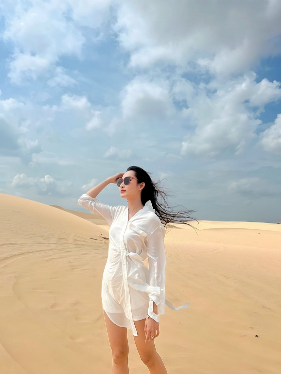 Hoa hậu Đoàn Hồng Trang quảng bá giới thiệu du lịch Bình Thuận
