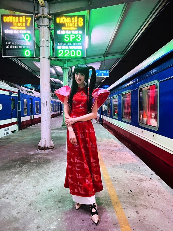 Jessica Minh Anh cập bến Rio De Janeiro với show diễn mới trên tàu Costa Diadema