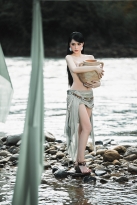 Hương Giang quyến rũ với hình ảnh bán nude nóng bỏng trong MV mới