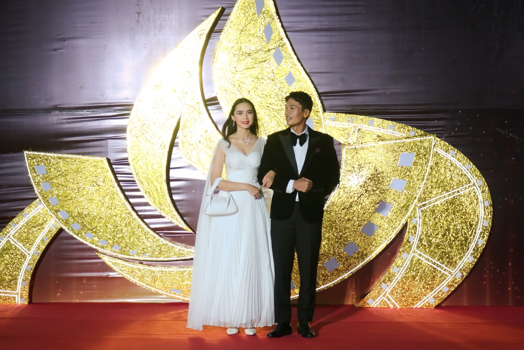 Dàn sao tỏa sáng tại thảm đỏ Liên hoan phim Việt Nam lần thứ XXIII