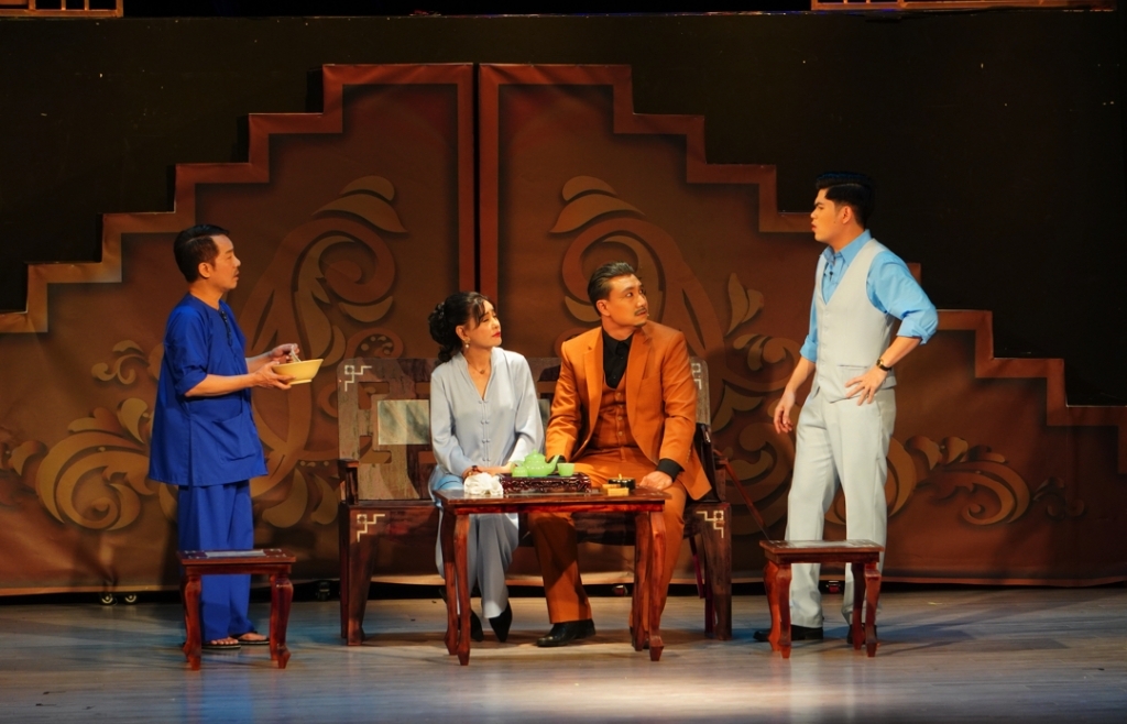 Nghệ sĩ Minh Nhí tái diễn vở bi hài kịch 'Án mạng đêm không trăng'