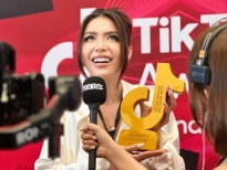Series nghề 'Người mẫu' giúp Minh Tú thắng giải 'Celebrity creator of the year'