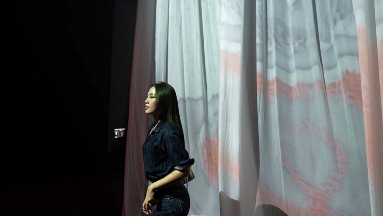 VP BAVUONG công khai bạn gái nhân ra mắt album kỷ niệm 7 năm làm nghề