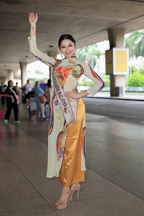 Loạt thí sinh 'Miss Earth 2023' diện áo dài khi đến Việt Nam