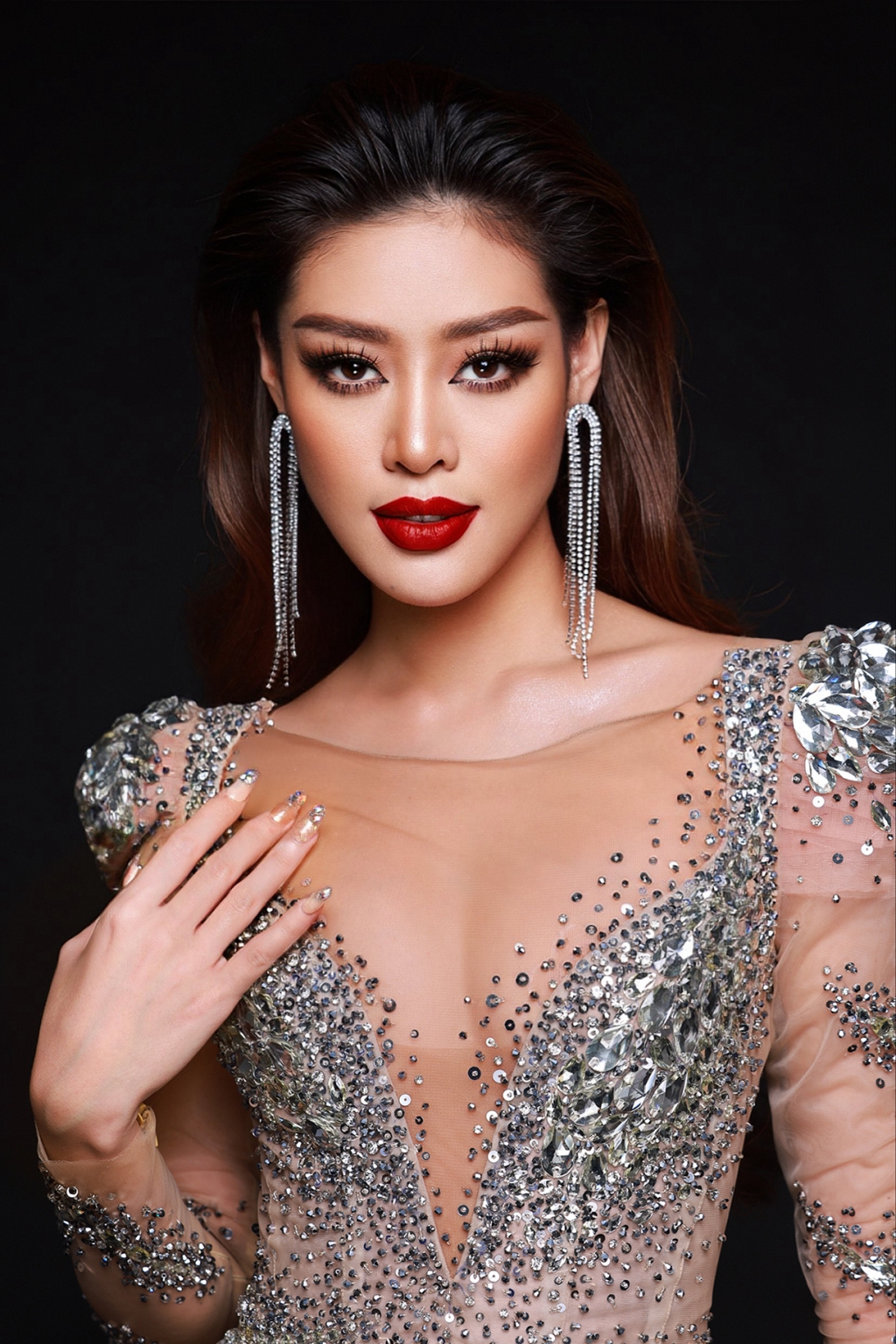 Khánh Vân tung bộ ảnh sắc sảo kỷ niệm 4 năm đăng quang 'Hoa hậu Hoàn vũ Việt Nam'