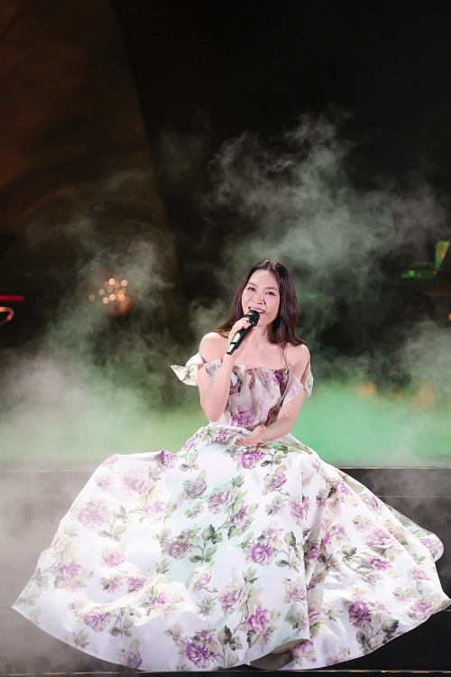 BinZ bất ngờ xuất hiện tại đêm nhạc của Mỹ Tâm tại Hạ Long