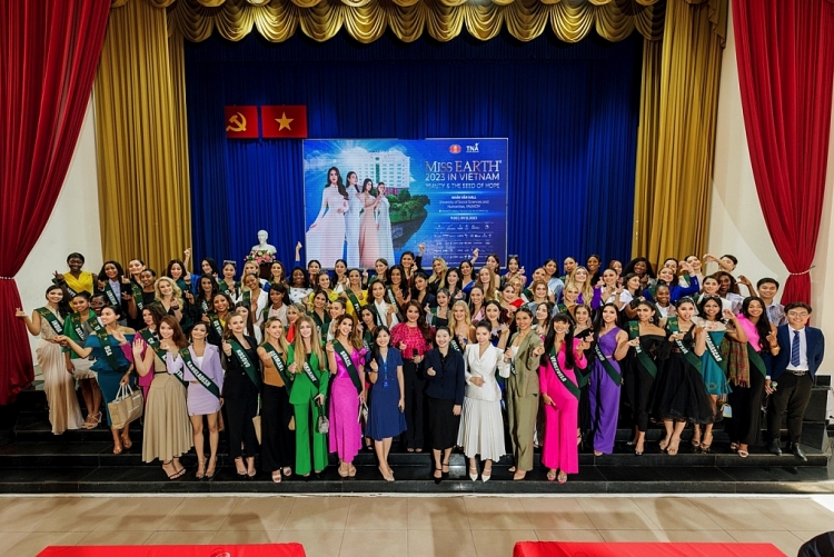 Dàn thí sinh 'Miss Earth 2023' tiếp tục chuỗi hoạt động của Tuần lễ du lịch TP.HCM