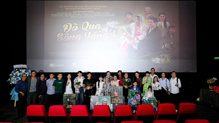 NSƯT Phi Điểu cùng dàn sao mừng ra mắt phim ngắn 'Đò qua sông vắng'