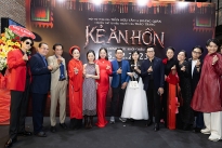 Dàn diễn viên đa thế hệ hai miền của 'Kẻ ăn hồn' bồi hồi khi được gặp nhau ở Sài Gòn, cúi chào cảm ơn khán giả