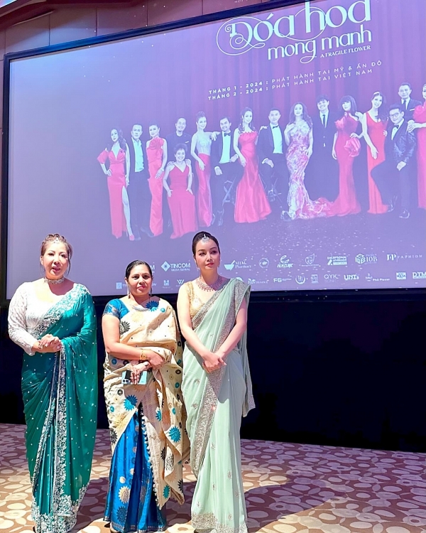 Đoàn phim 'Đóa hoa mong manh' tham dự Liên hoan phim quốc tế Ấn Độ lần thứ 54