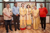 Đoàn phim 'Đóa hoa mong manh' tham dự Liên hoan phim quốc tế Ấn Độ lần thứ 54