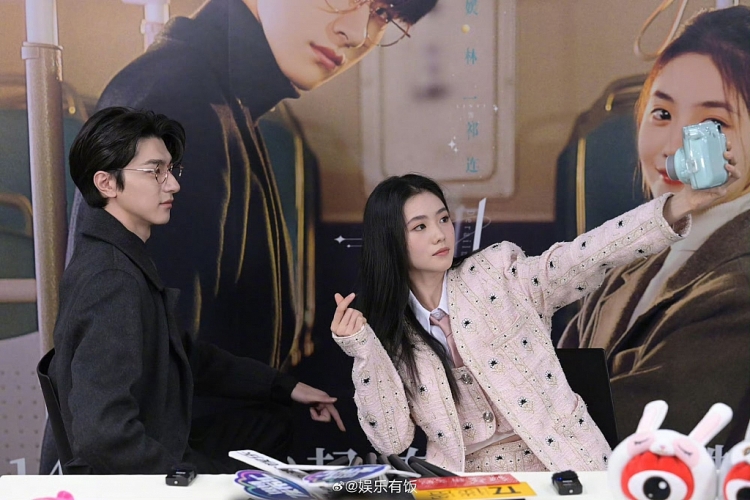 Lưu Hạo Tồn và Lâm Nhất đẹp không góc chết trong buổi quảng bá 'Chệch quỹ đạo'