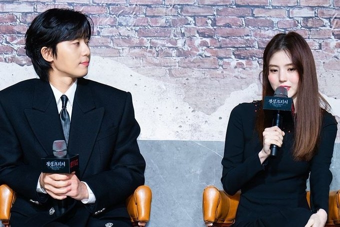 Phim mới của Han So Hee và Park Seo Joon không có tình cảm lãng mạn, chỉ có 'tình đồng chí'?