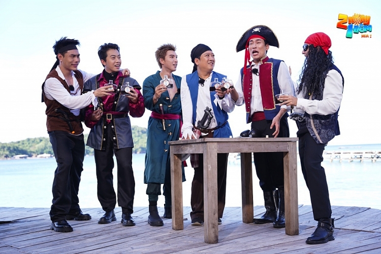 '2 ngày 1 đêm': Lê Dương Bảo Lâm hóa 'ông già Noel' cùng dàn cast mừng Giáng sinh tại Phú Quốc
