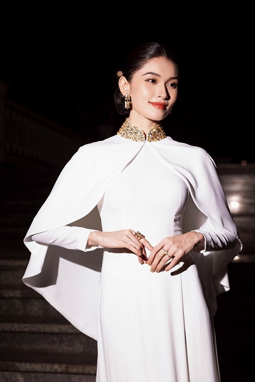 Á hậu Thùy Dung ghi điểm với visual xinh đẹp, kỹ năng chuyên nghiệp khi làm MC chung kết 'Miss Earth 2023'
