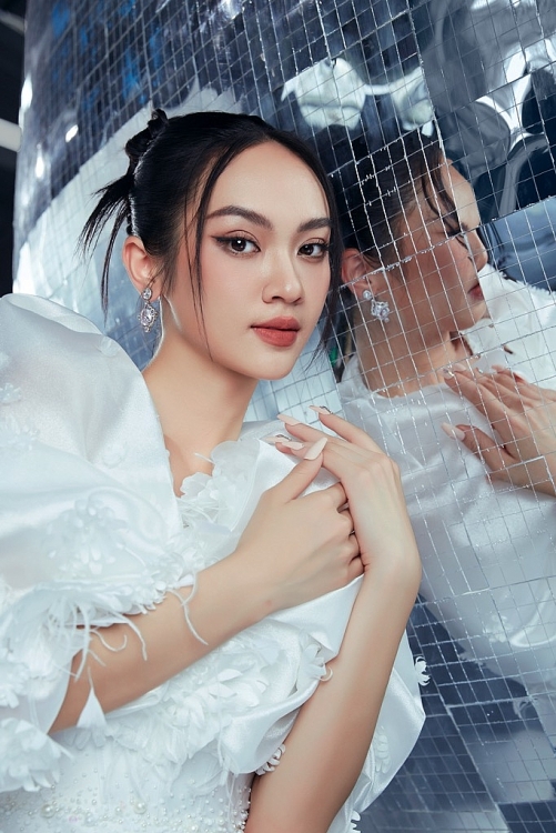 Ấn tượng bộ ảnh áo dài lấy cảm hứng từ tương lai của Top 38 'Hoa hậu hoàn vũ Việt Nam - Miss Cosmo Vietnam'