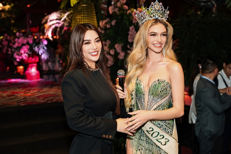 Trương Ngọc Ánh cùng Top 4 'Miss Earth 2023' dự tiệc Giáng sinh