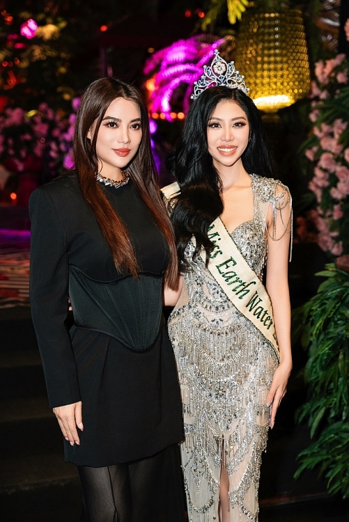 Trương Ngọc Ánh cùng Top 4 'Miss Earth 2023' dự tiệc Giáng sinh