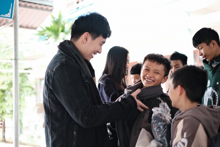 Sinh viên Ngoại Thương lan tỏa yêu thương đến trại trẻ Lạng Sơn