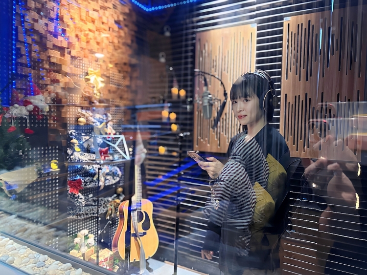Khánh Vân lần đầu hát nhạc phim, khóc nức nở trên phim và khi thu âm OST 'Liên và Đạt'