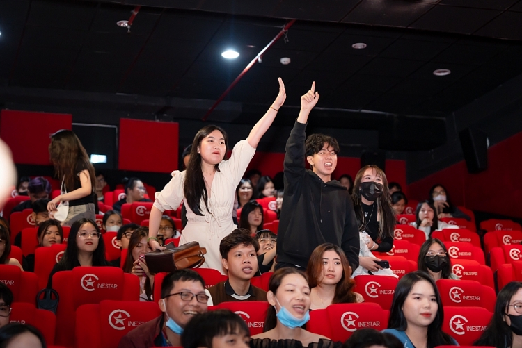 Thu hoạch lớn từ cinetour 'Quỷ cẩu': Fan nữ có Quang Tuấn che chở, fan nam tuyên bố không ăn thịt chó