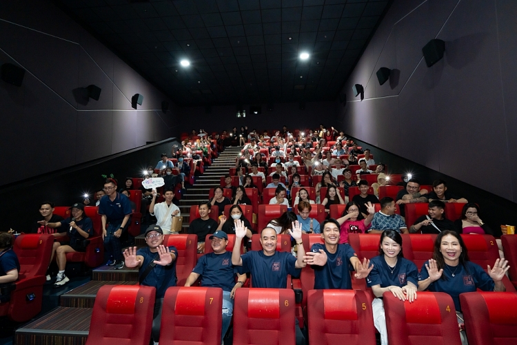 Thu hoạch lớn từ cinetour 'Quỷ cẩu': Fan nữ có Quang Tuấn che chở, fan nam tuyên bố không ăn thịt chó