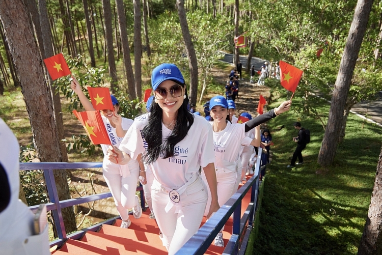 Hoàng Nhung nổi bật trong các hoạt động tại 'Hoa hậu hoàn vũ Việt Nam 2023'
