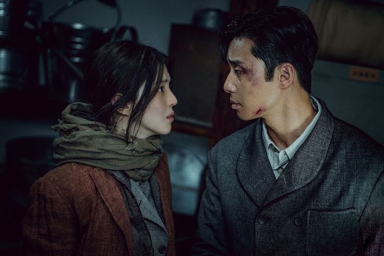 Han So Hee và Park Seo Joon bị phản ứng vì hôn quá ướt át trong 'Gyeongseong Creature'