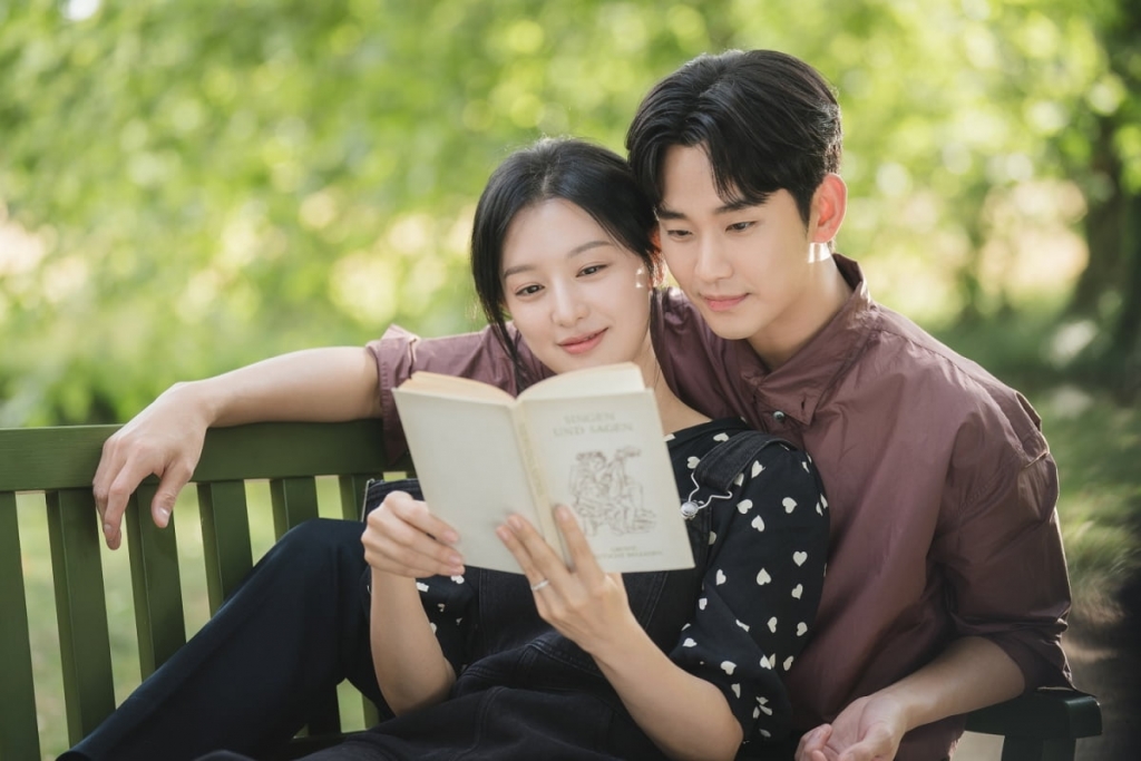 Phim mới của Kim Soo Hyun và Kim Ji Won ấn định ngày lên sóng